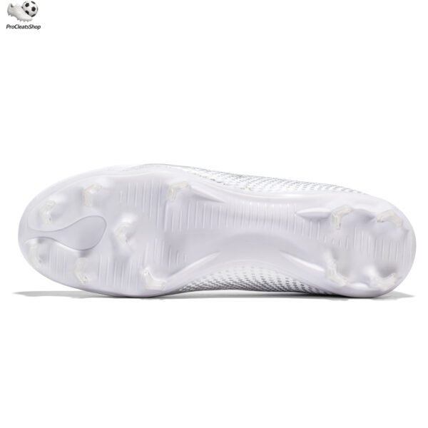 Men’s Soccer Shoes Low-Tops Lace-Up Non-Slip Spikes Outdoor Indoor Football Boots